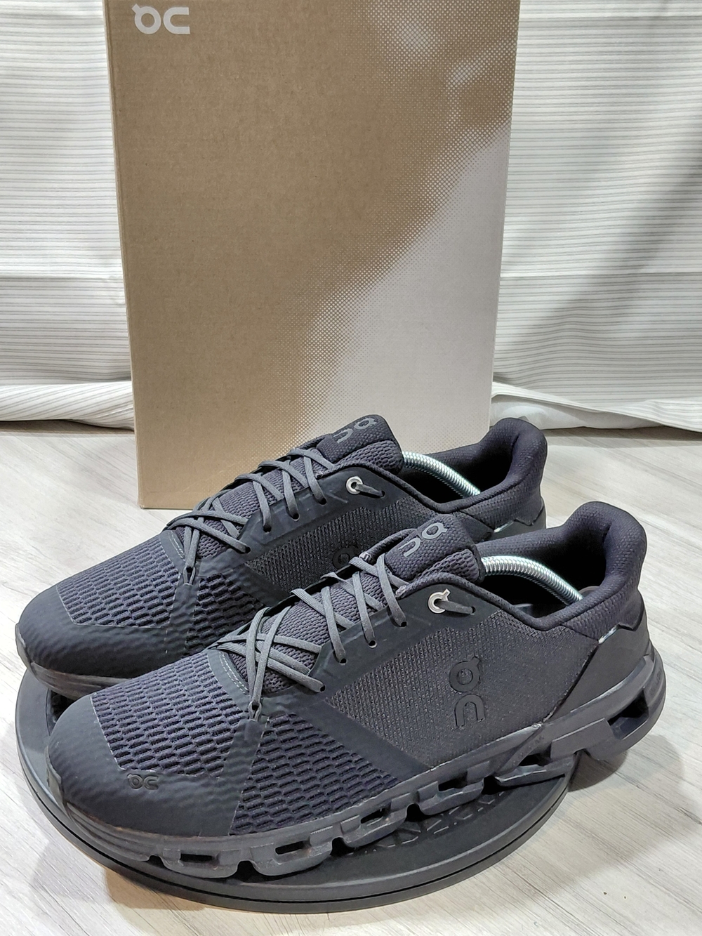 NWT On Mens Cloudflyer Triple Black Running Shoes SIZE MENS 11